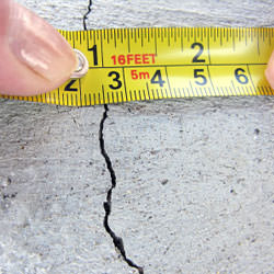 A crack in a poured concrete wall that's showing a normal crack during curing in Palo Alto